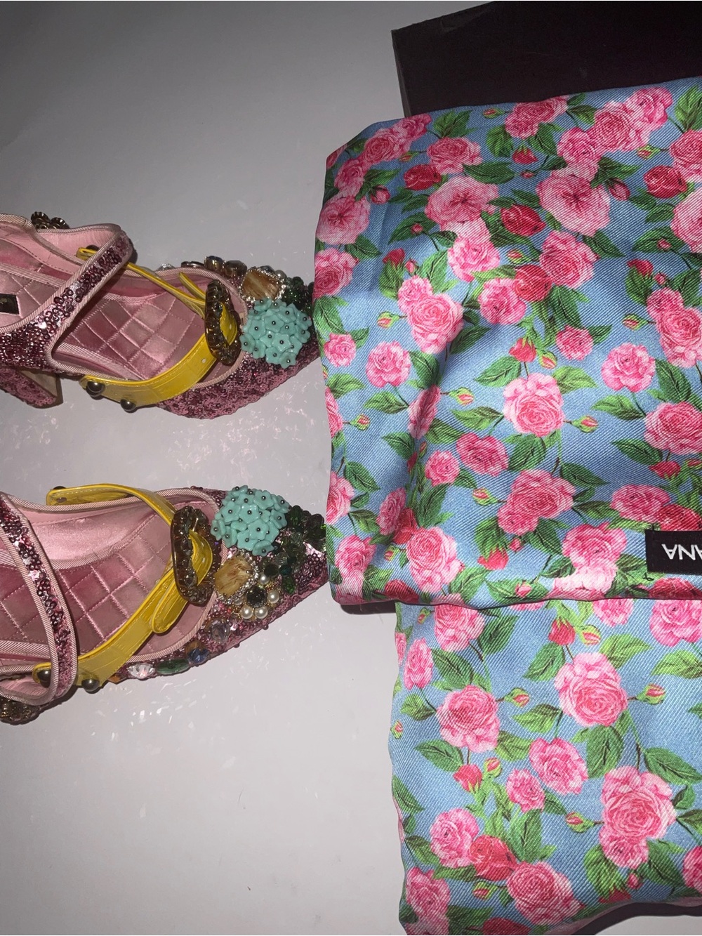 Dolce & Gabbana Pink Embellished Pointed-Toe Flats - Picture 4 of 16